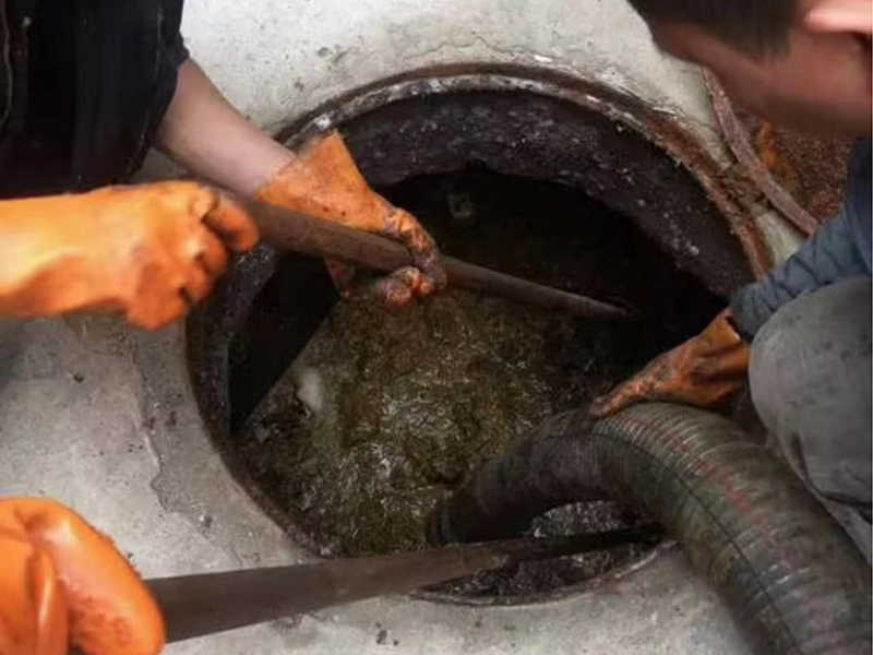 沽源清理化粪池时如何避免沼气的危害?